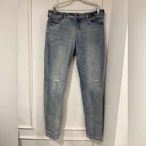 Express Blue Relaxed Jeans Classic Style 
HYPER STRETCH TEMPERATURE CONTROL